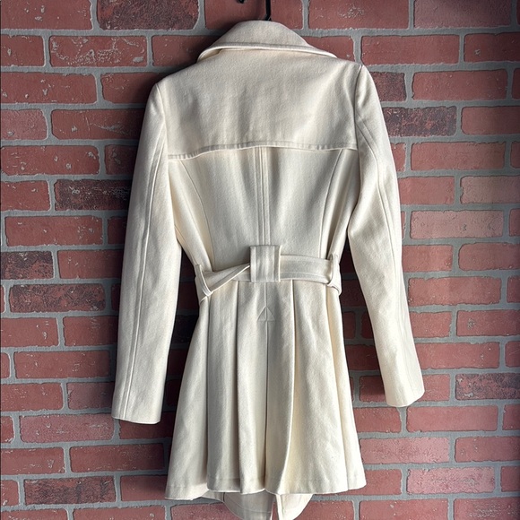 Express Elegant Cream Double-Breasted Women's pleated Wool Coat - Picture 4 of 6